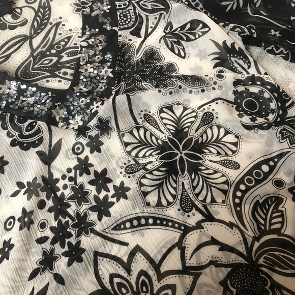 [Express] black and white tunic - Picture 4 of 4